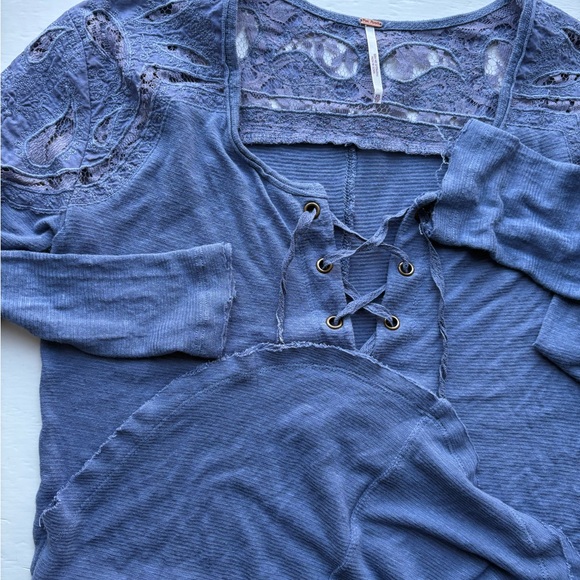 Free People Blue Soft Boho Distressed Henley Long Sleeve Pullover Lace Shirt XS - Picture 10 of 10